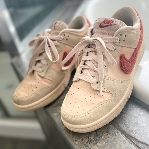 Nike dunks with French Terry swoosh - Picture 2 of 3